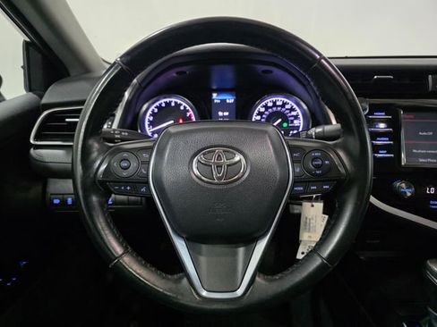 Used 2020 Toyota Camry SE FWD image 16