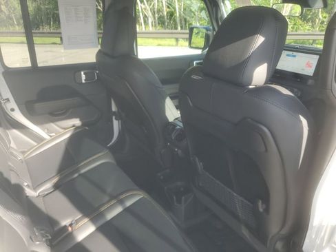Used 2025 Jeep Gladiator Sport AWD/4WD image 39