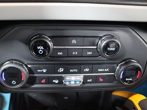 Used 2021 Ford Bronco Badlands image 13