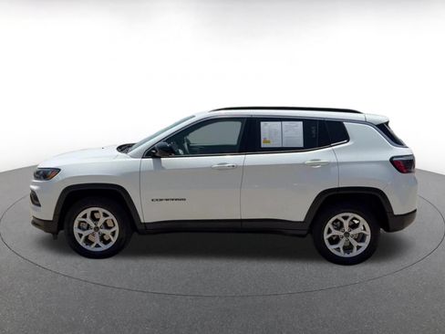 Used 2025 Jeep Compass Latitude AWD/4WD image 9