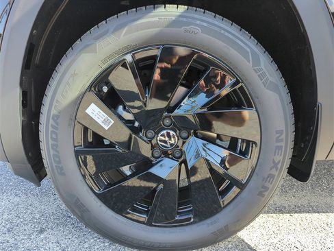 New 2026 Volkswagen Atlas SE image 44