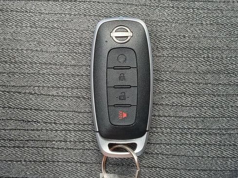 Used 2023 Nissan Rogue SV AWD/4WD image 34