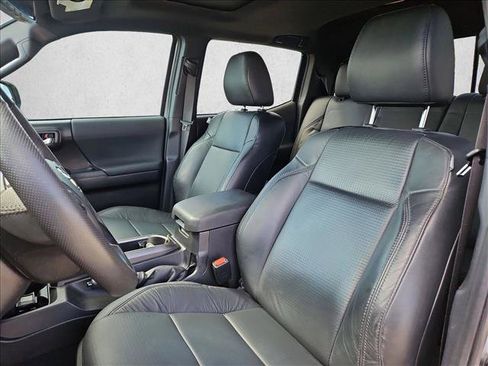 Used 2021 Toyota Tacoma TRD Sport w/ TRD Premium Sport Package image 17