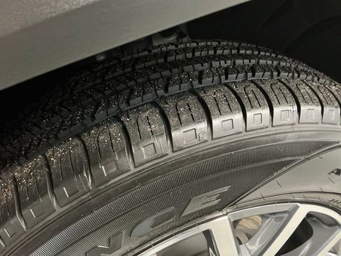 Certified 2023 GMC Acadia SLT w/ Technology Package image 27