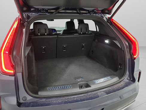 Used 2024 Cadillac XT4 Premium Luxury image 7