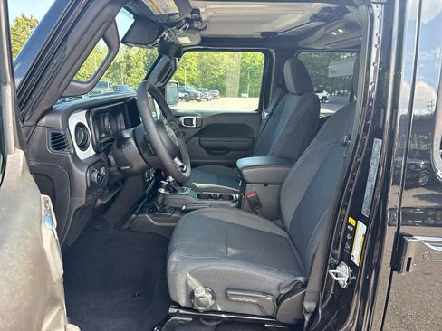 New 2025 Jeep Wrangler Sport S image 9