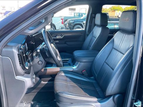Used 2025 Chevrolet Silverado 1500 High Country w/ High Country Premium Package AWD/4WD image 9