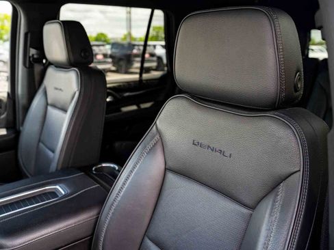 Used 2024 GMC Yukon Denali AWD/4WD image 9