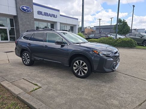 Used 2023 Subaru Outback Limited AWD/4WD image 2
