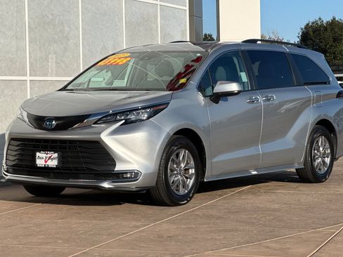 Certified 2023 Toyota Sienna XLE image 10