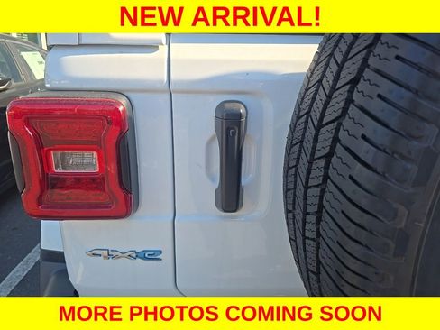 Used 2024 Jeep Wrangler Unlimited Sahara AWD/4WD image 10