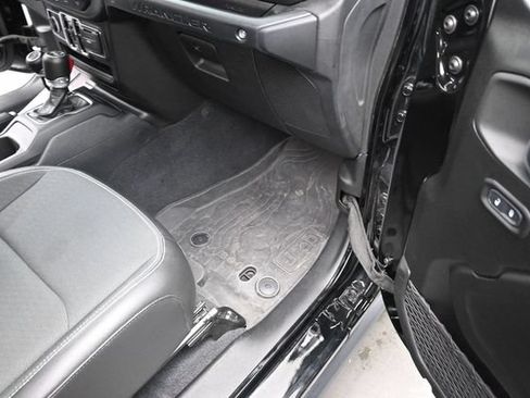 Used 2023 Jeep Wrangler Unlimited Sport AWD/4WD image 40