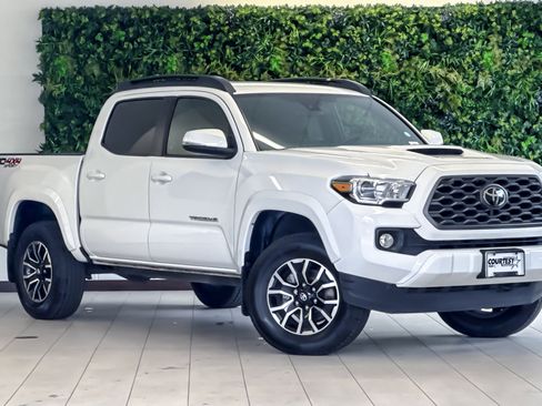 Used 2022 Toyota Tacoma TRD Sport AWD/4WD image 2