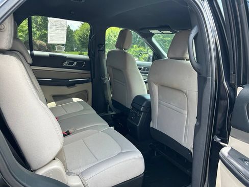 Used 2018 Ford Explorer XLT AWD/4WD image 47
