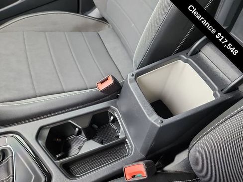 Used 2024 Volkswagen Taos SE image 39