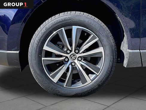 Used 2023 Toyota Venza LE AWD/4WD image 10