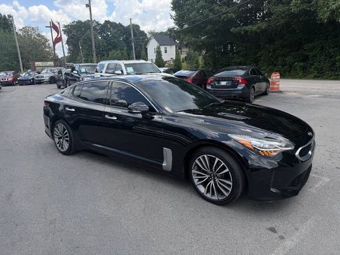 Used 2018 Kia Stinger Premium RWD image 3