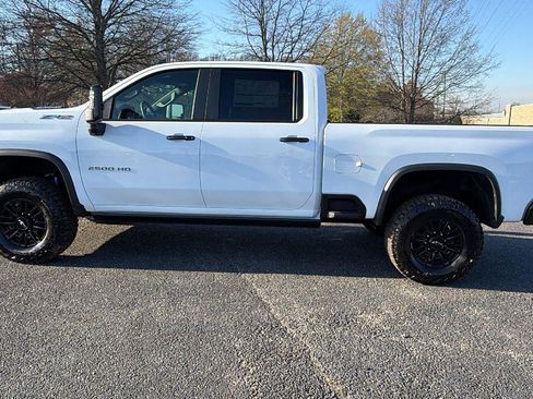 New 2026 Chevrolet Silverado 2500 ZR2 AWD/4WD image 8