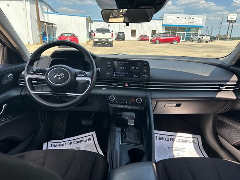 Used 2023 Hyundai Elantra SEL FWD image 20
