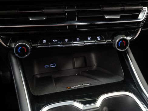 Used 2024 Chevrolet Traverse LT w/ Trailering Package FWD image 20