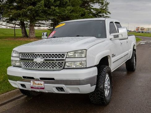 Used 2005 Chevrolet Silverado 2500 LS w/ Heavy-Duty Power Package AWD/4WD image 1