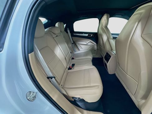 Certified 2023 Porsche Cayenne Platinum Edition AWD/4WD image 28