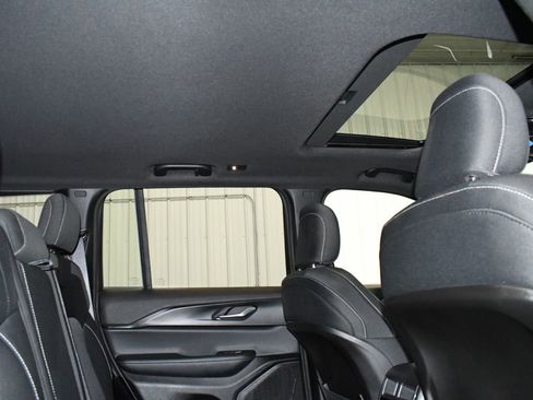 Used 2024 Jeep Grand Cherokee Laredo X image 28