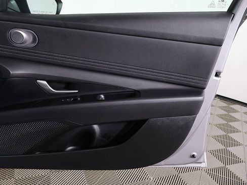 Certified 2025 Hyundai Elantra Limited image 24