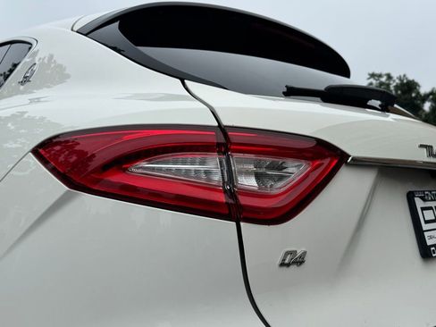 Used 2019 Maserati Levante image 14