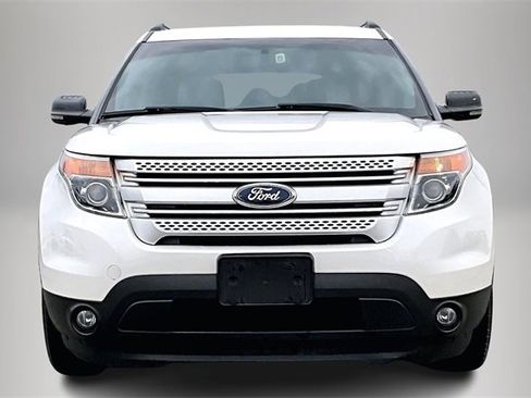 Used 2013 Ford Explorer XLT image 3