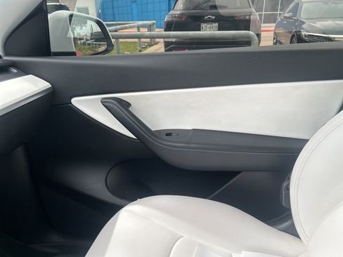 Used 2022 Tesla Model Y Long Range image 10