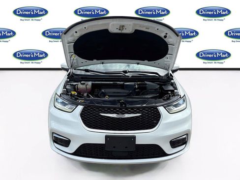 Used 2023 Chrysler Pacifica Touring-L FWD image 33