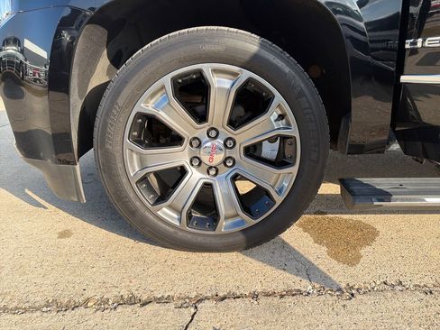 Used 2015 GMC Yukon Denali w/ Premium Package image 29