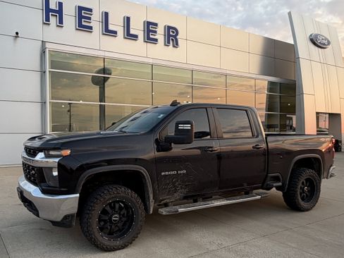 Used 2023 Chevrolet Silverado 2500 LT AWD/4WD image 3