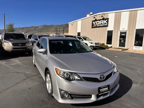 Used 2014 Toyota Camry SE FWD image 1