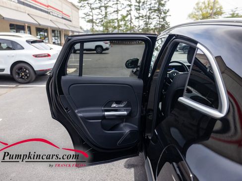 Used 2023 Mercedes-Benz GLA 250 4MATIC w/ Premium Package image 20