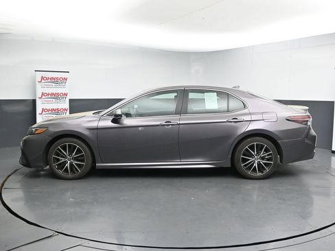 Used 2024 Toyota Camry SE image 5