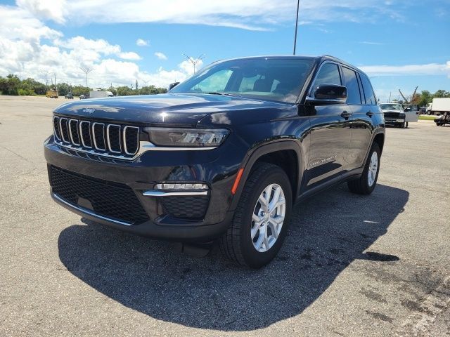 Used 2023 Jeep Grand Cherokee Limited RWD image 2