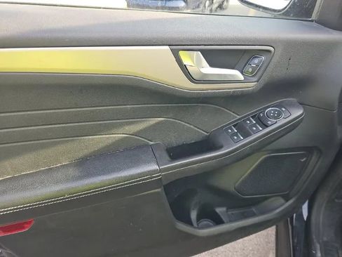 Used 2021 Ford Escape SE image 9