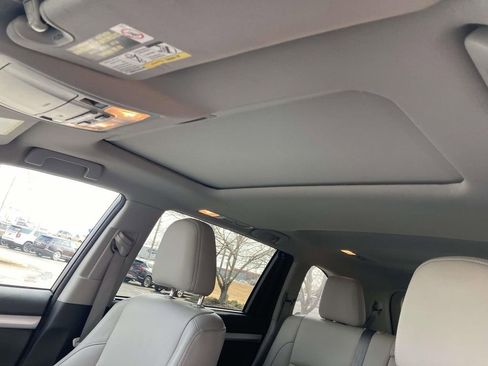 Used 2016 Toyota Highlander XLE image 12