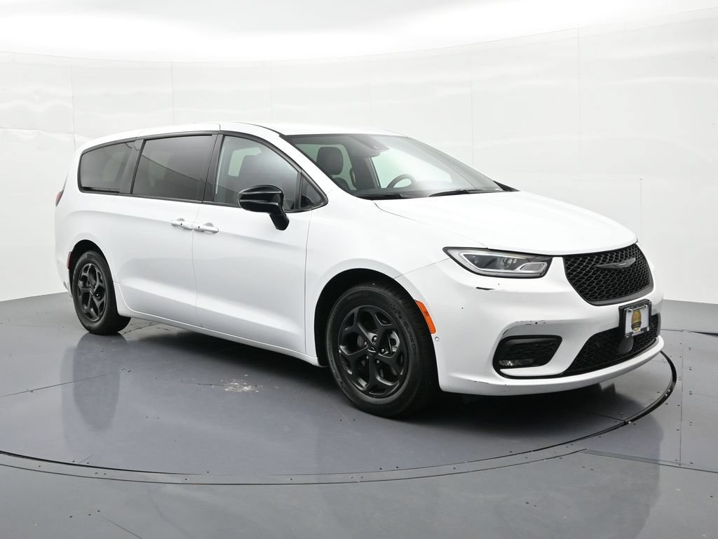 Used 2024 Chrysler Pacifica Limited FWD image 4