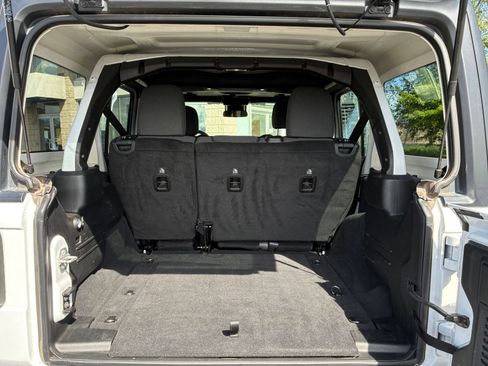 Used 2025 Jeep Wrangler Unlimited Sport AWD/4WD image 30