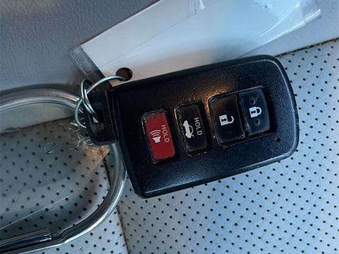 Used 2014 Toyota Avalon Limited image 34