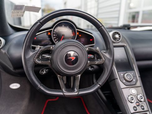 Used 2016 McLaren 650S Spider RWD image 31