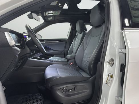 New 2026 Volkswagen Tiguan SE R-Line AWD/4WD image 17
