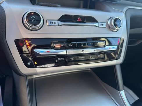 Used 2022 Ford Explorer XLT w/ Equipment Group 202A image 37