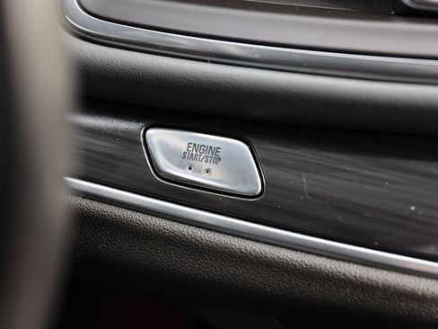 Used 2020 Buick Enclave Essence image 33