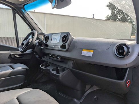 Used 2024 Mercedes-Benz Sprinter 2500 image 12