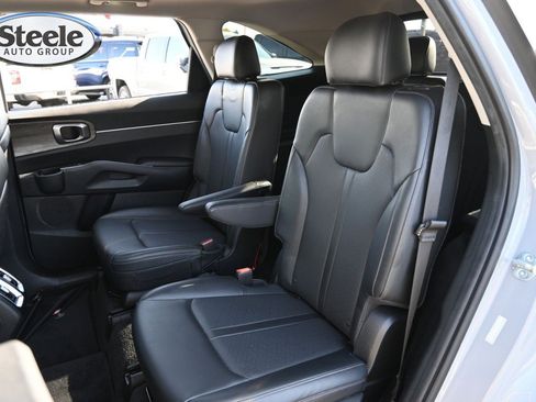 Used 2023 Kia Sorento EX w/ Panoramic Sunroof Package FWD image 20