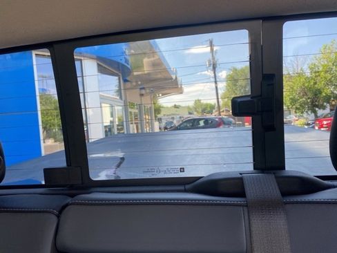 Used 2022 Chevrolet Colorado Z71 image 12